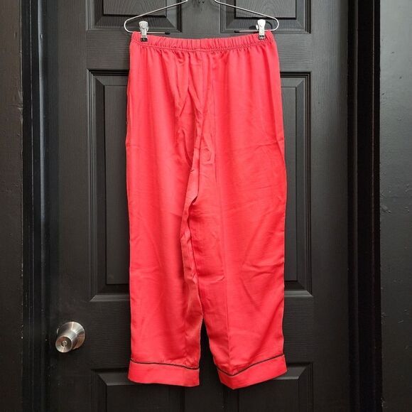 Fabletics EcoSatin Crop Pant - Strawberry Red/Black - Picture 13 of 16